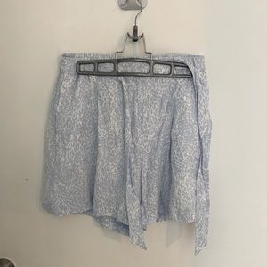 Blue flowy shorts - with tags